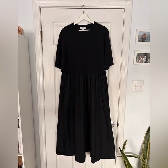 Gorgeous COS Contrast Panel Midi Dress NWOT - Picture 2 of 6